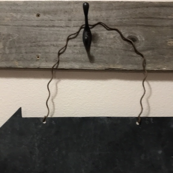 TWO Metal Arrow decorations - Picture 2 of 4